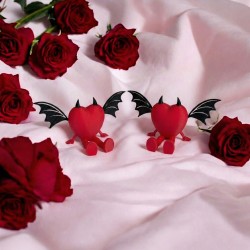 Sevgililer Gününe Özel: Hareketli Bacaklı Şeytan Kalp Figürü Raf ve Masa Süsü - 2 Adet